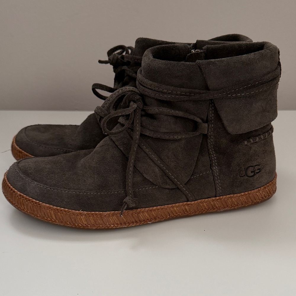UGG Women’s Reid Booties Size 5.5